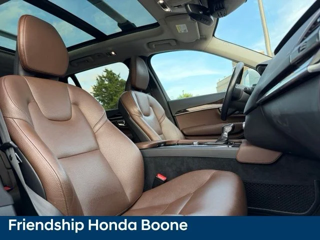 Used 2019 White Volvo T6 Momentum image 52