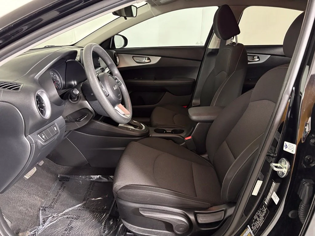 Used 2023 Black Kia LXS image 15