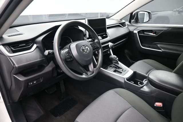 Used 2025 White Toyota XLE image 18