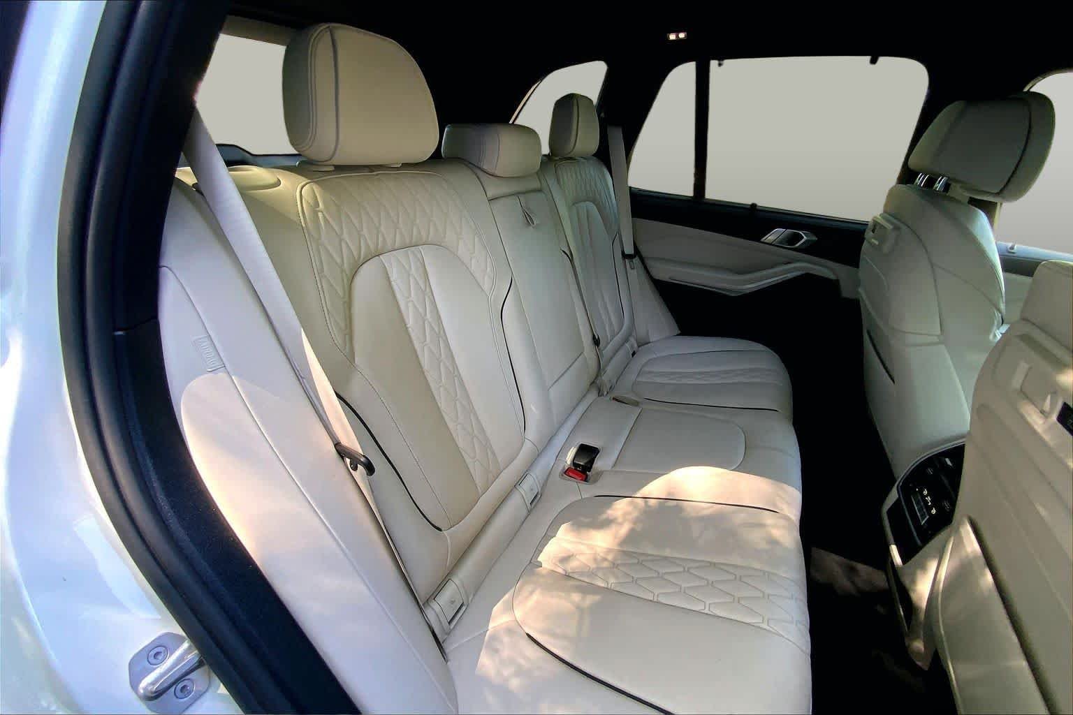 Used 2021 Alpine White BMW xDrive40i image 19