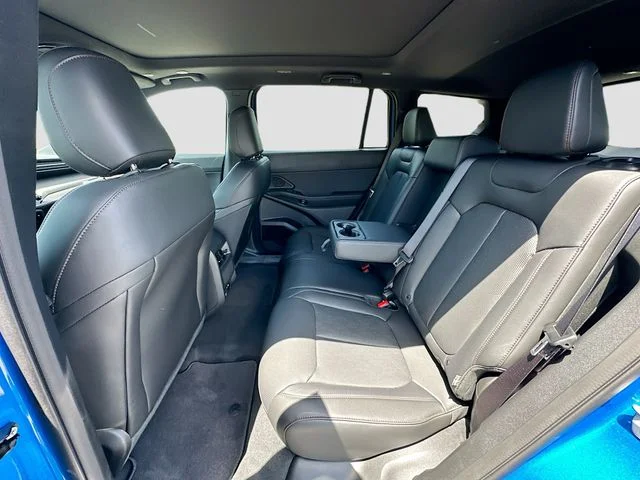 New 2026 Hydro Blue Pearl-Coat Exterior Paint Jeep Overland image 18