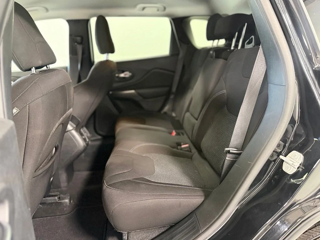 Used 2020 Black Jeep Latitude image 16
