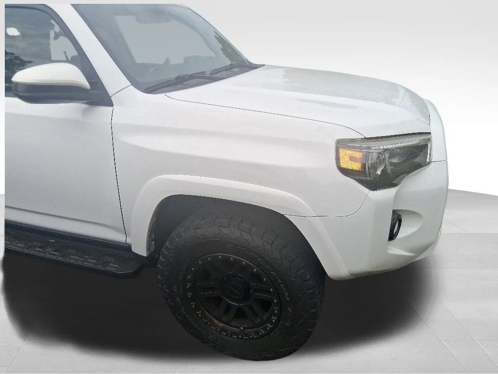 Used 2019 White Toyota SR5 image 10