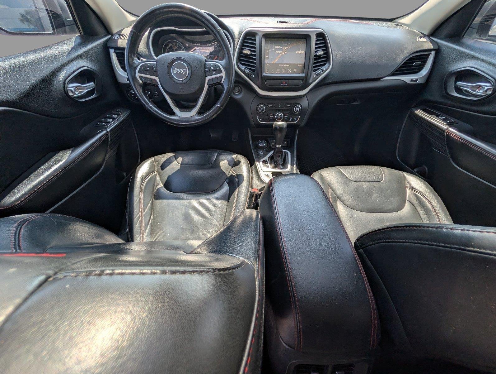 Used 2015 Bright White Clearcoat Jeep Trailhawk image 28