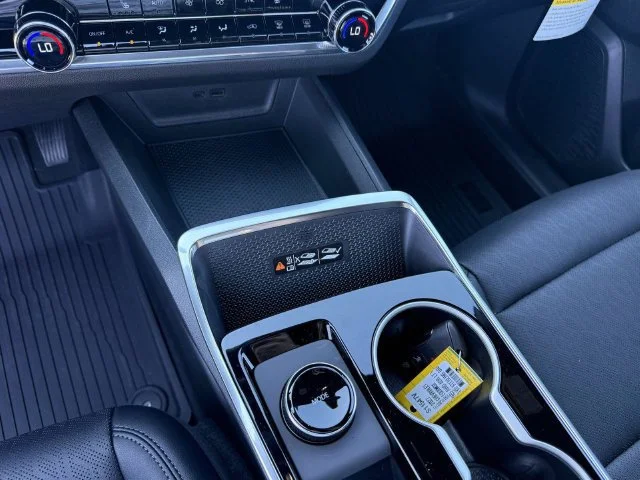 2027 Chevrolet Equinox LT - Photo 24