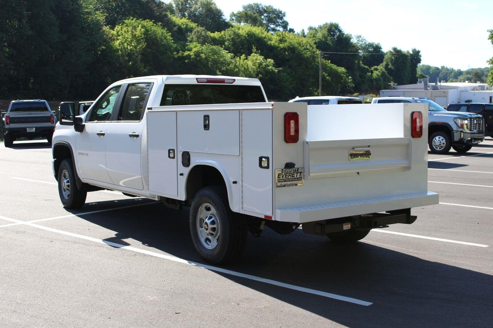 New 2026 Summit White Chevrolet WT image 5