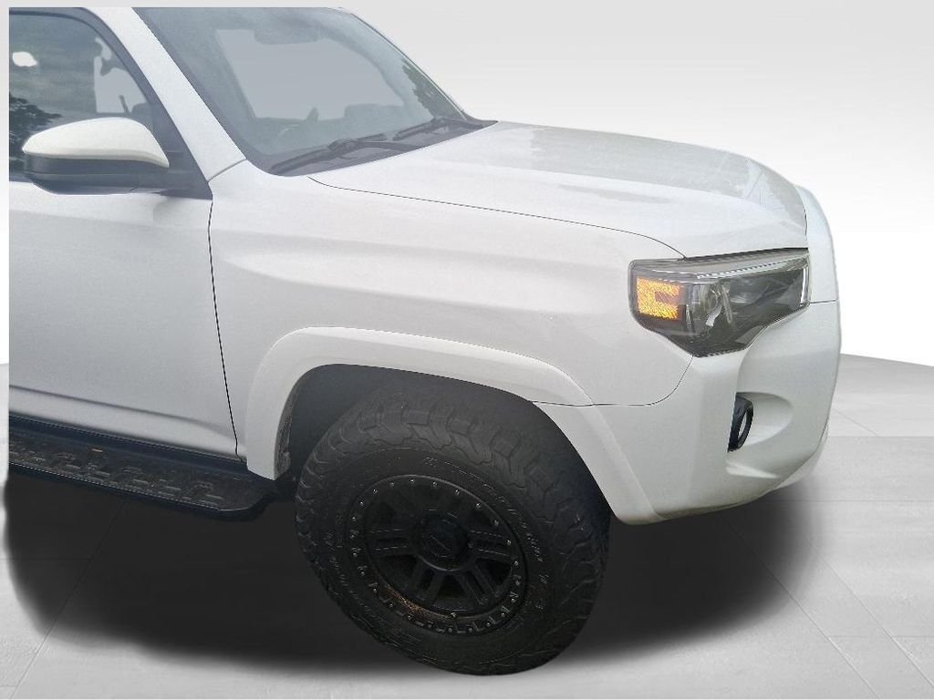 Used 2019 White Toyota SR5 image 10