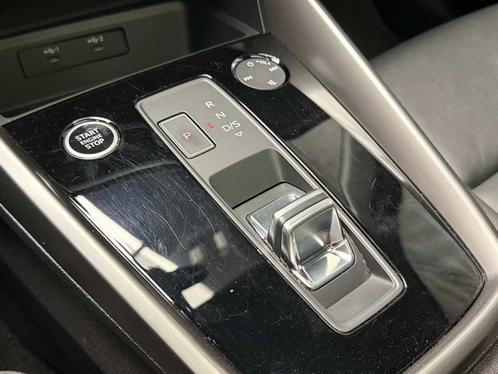 Used 2024 Navarra Blue Metallic (2d2d) Audi Premium 40 TFSI image 18