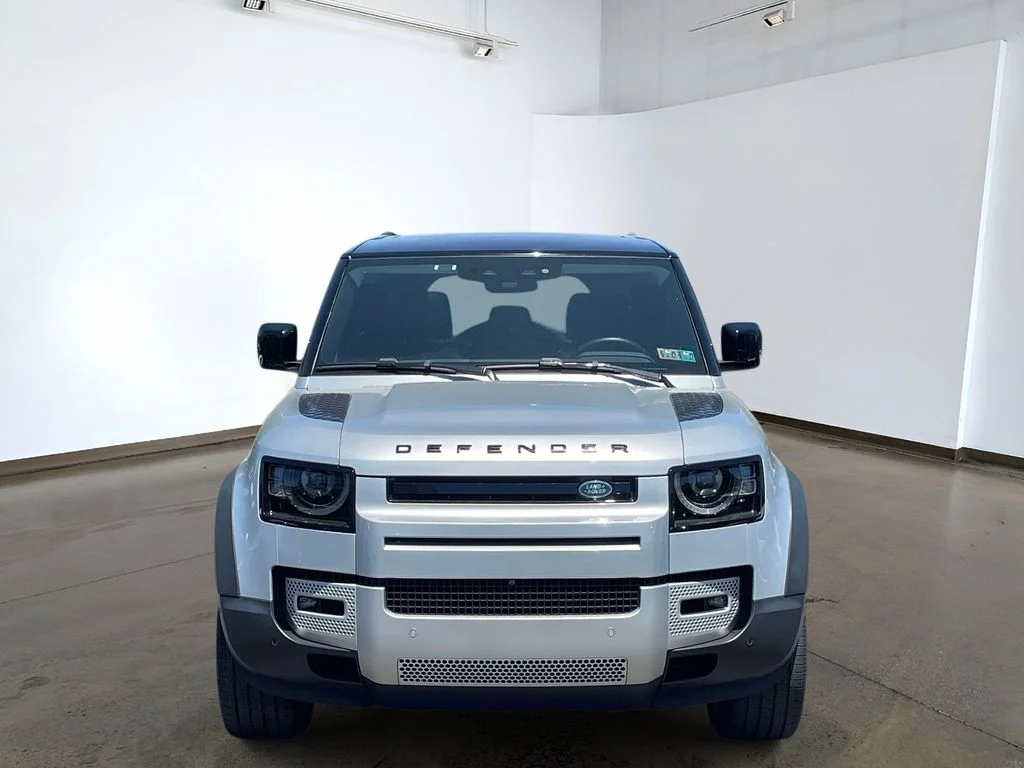 Used 2024 Hakuba Silver Metallic Land Rover SE image 2