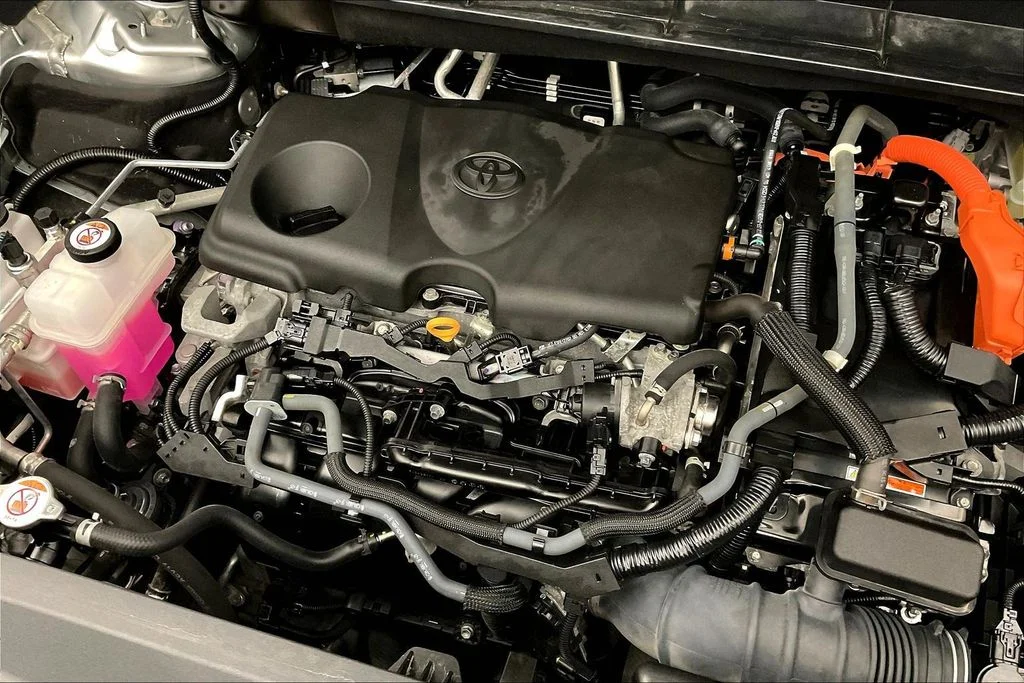 Used 2022 Silver Toyota XLE image 39