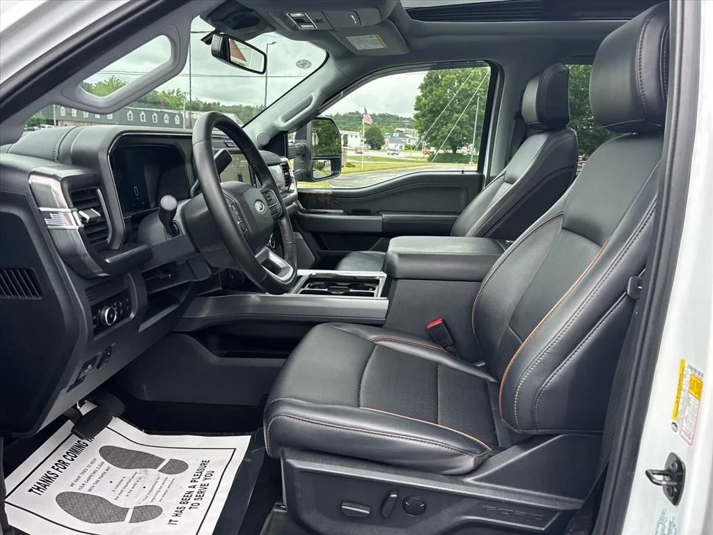 Used 2025 White Ford Lariat image 25