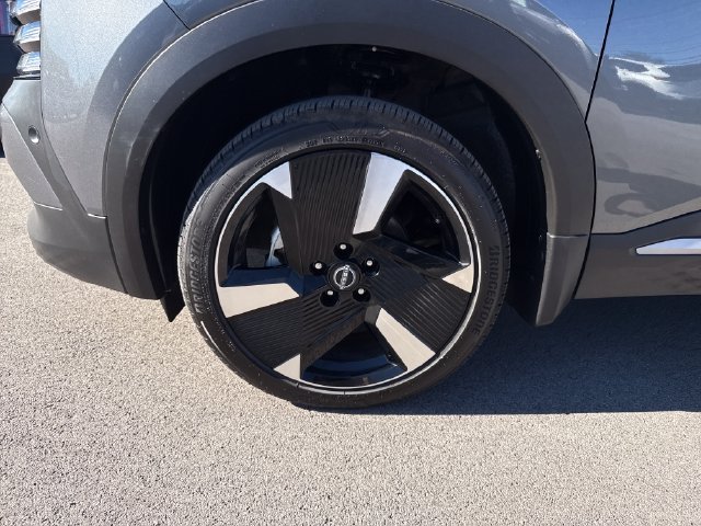 Used 2025 Gray Nissan SR image 11