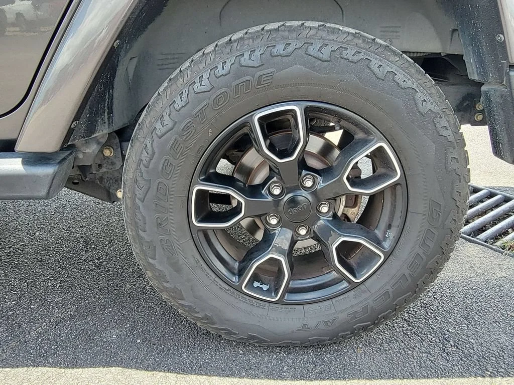 Used 2018 Gray Jeep Altitude 4x4 image 29