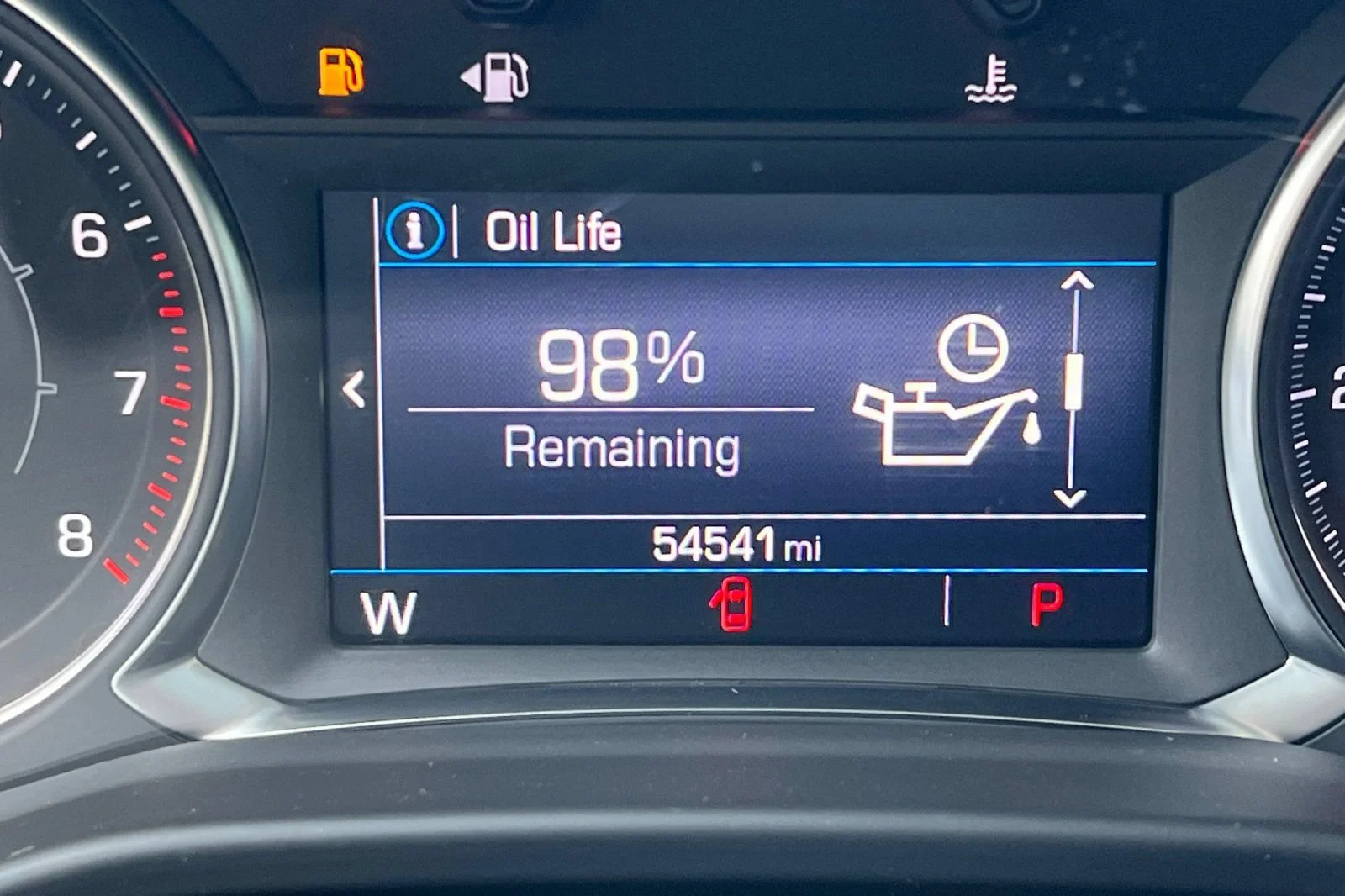 Used 2023 Sterling Metallic GMC SLE image 25