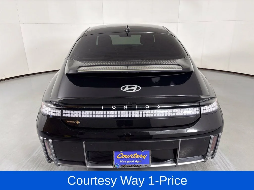 Used 2023 Black Hyundai SEL image 9