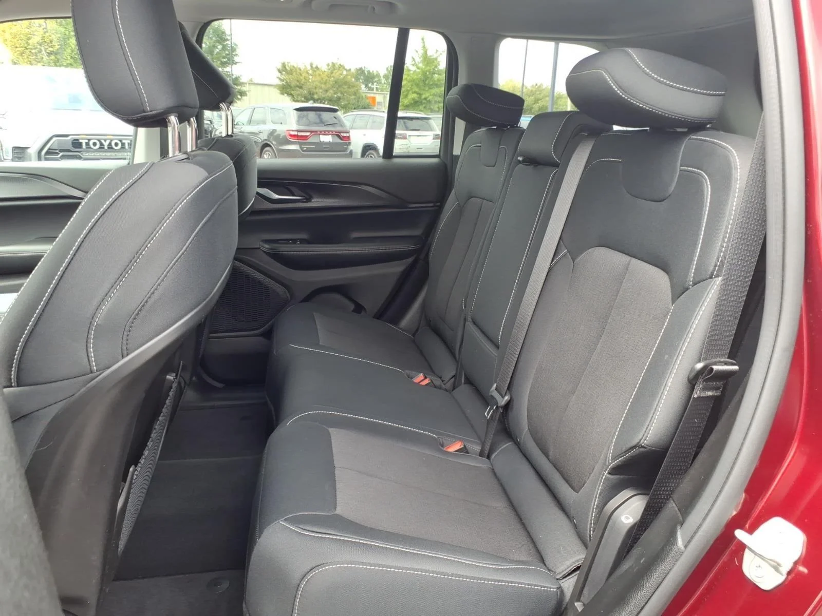 Used 2023 Velvet Red Pearlcoat Jeep Laredo image 19