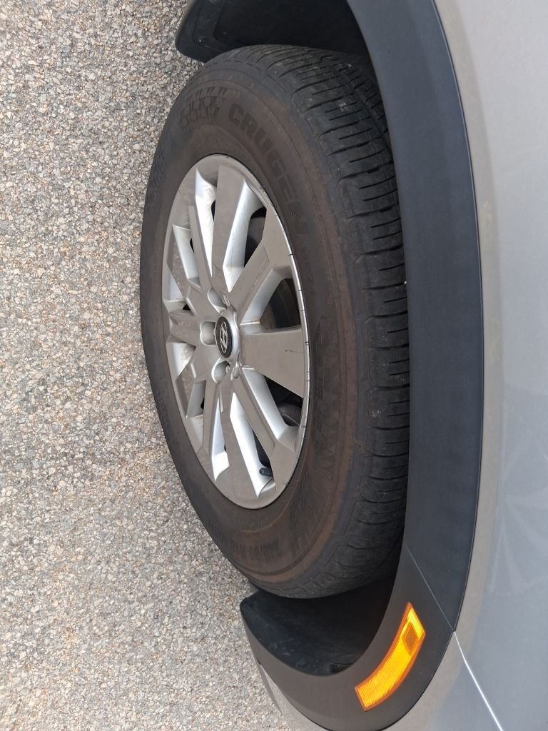Used 2023 Silver Hyundai SE image 12