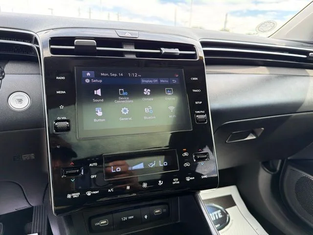 Used 2022 Silver Hyundai SEL Convenience image 41
