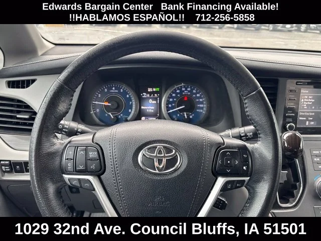 Used 2019 Gray Toyota XLE Premium image 22