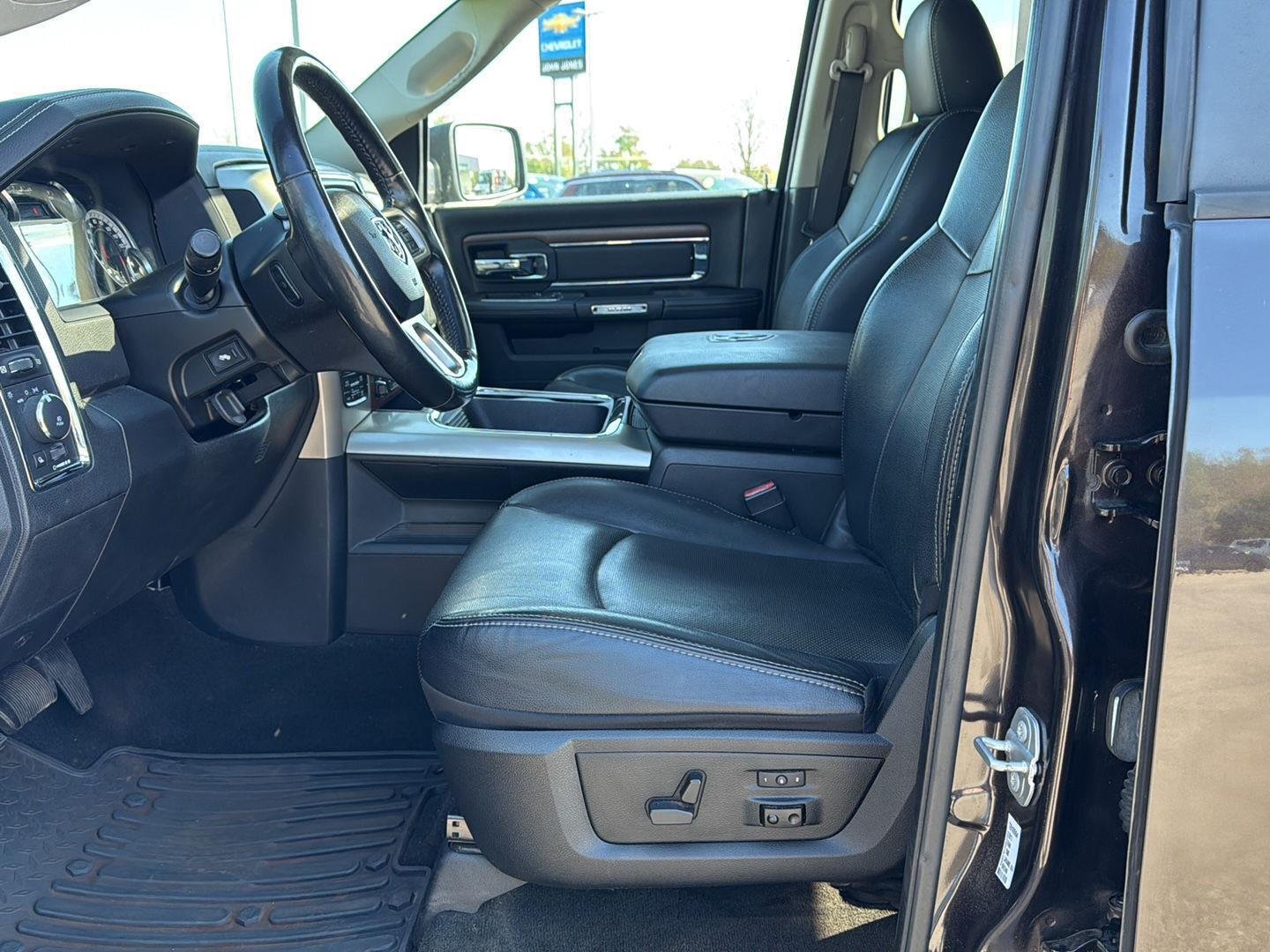 Used 2017 Luxury Brown Pearlcoat Ram Laramie image 10