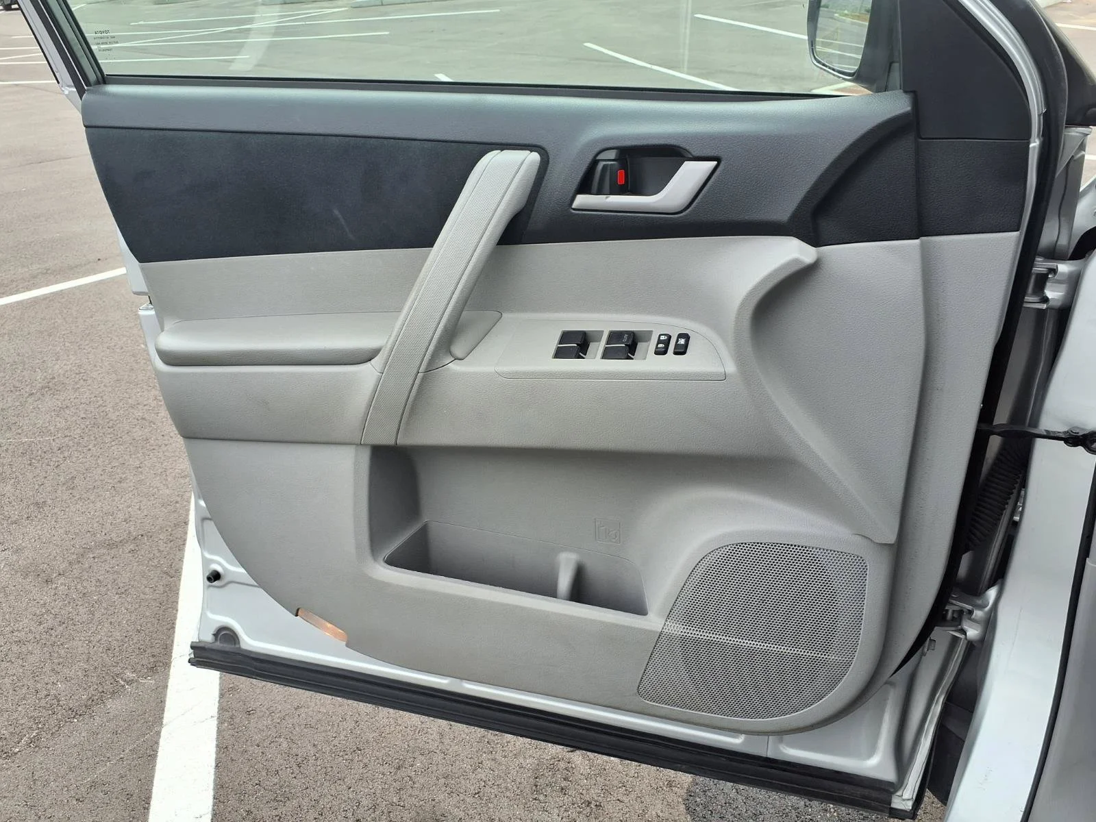 Used 2012 Classic Silver Metallic Toyota Base image 18