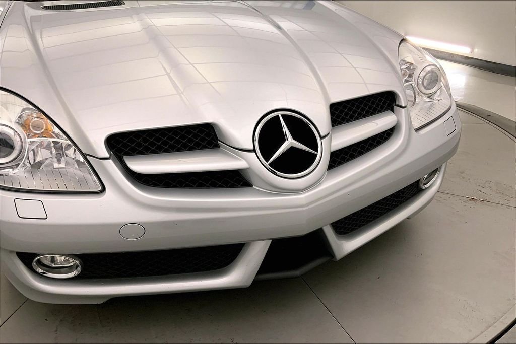 Used 2010  Mercedes-Benz SLK 350 image 25