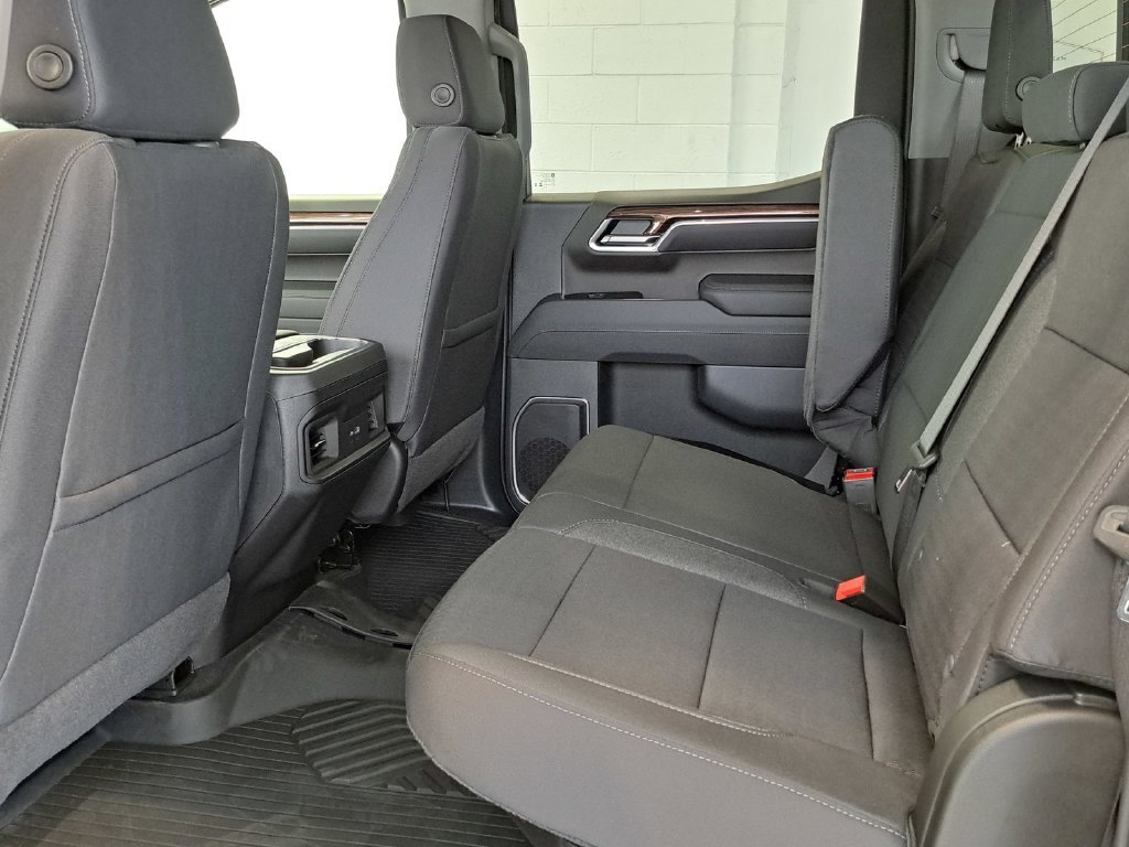 2026 Chevrolet Silverado 1500 LT Crew Cab Pickup Slide 12