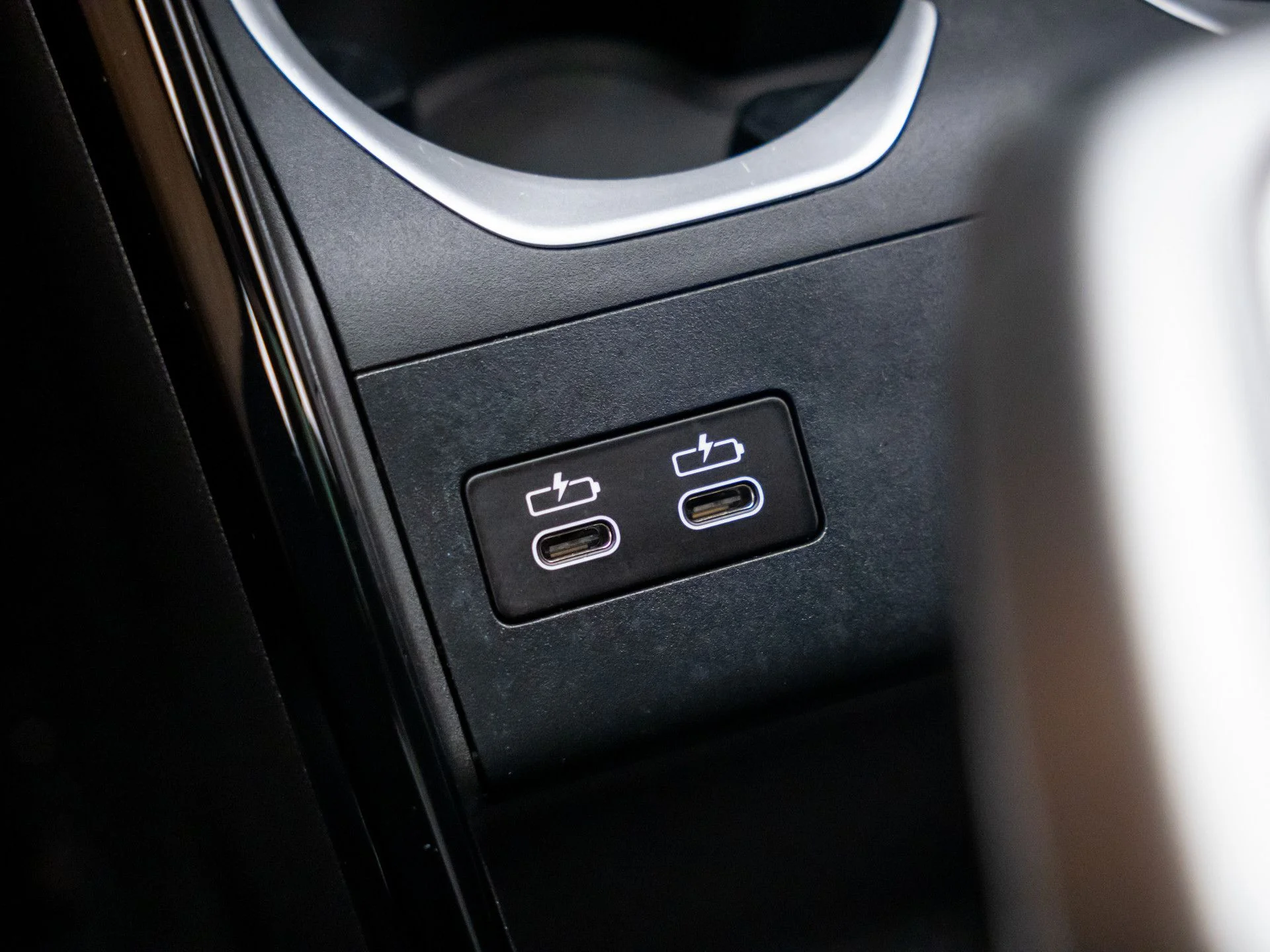 Used 2026 White BMW xDrive28i image 29