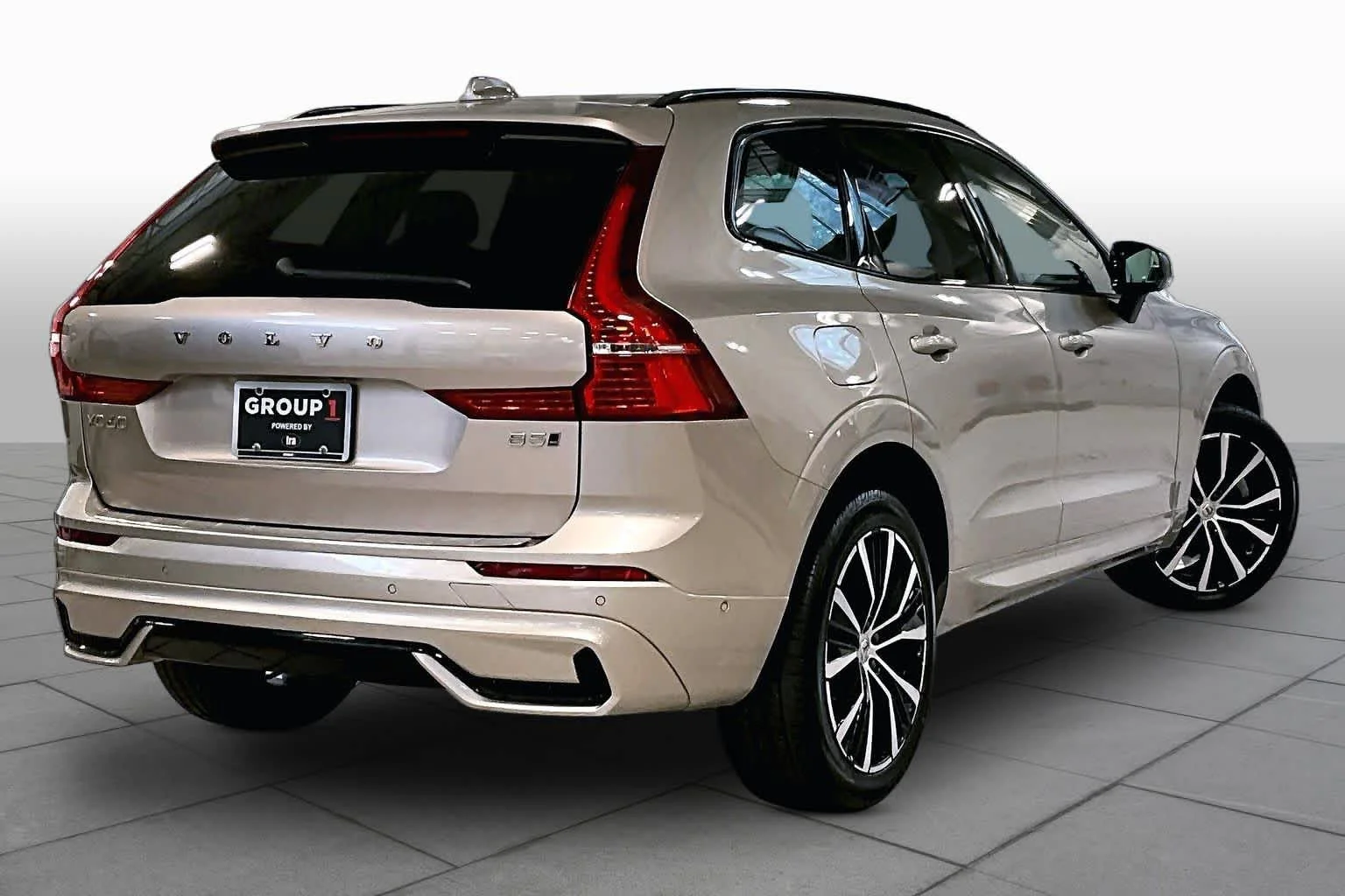 Used 2024 Bright Dusk Metallic Volvo Plus Dark Theme image 13