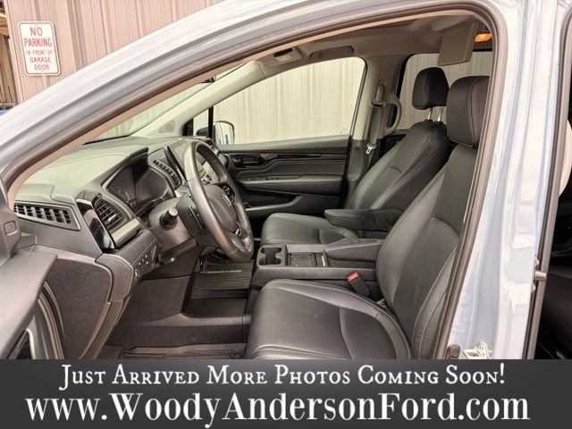 Used 2024 Sonic Gray Pearl Honda Touring image 10