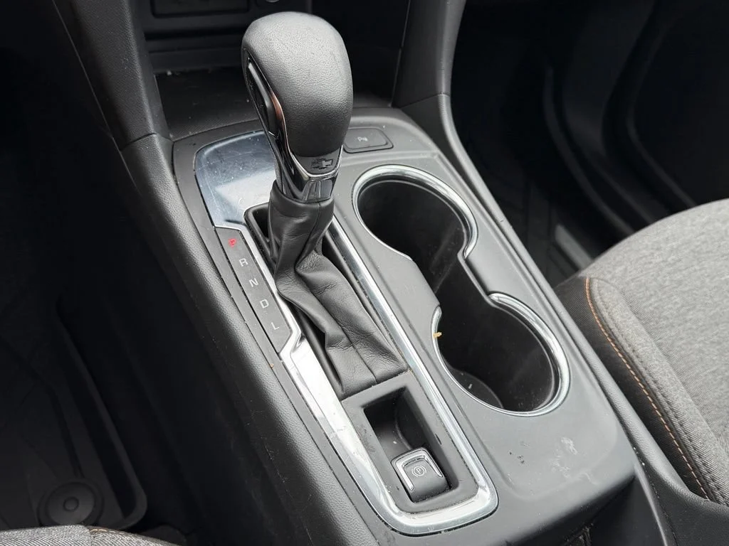 Used 2023 Iridescent Pearl Tricoat Chevrolet LT image 27