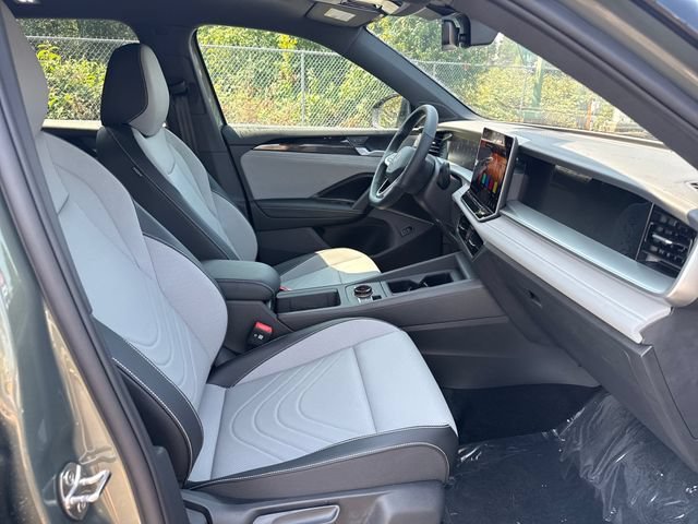 New 2026 Avocado Green w/Deep Black Roof Volkswagen SE R-Line Black image 10