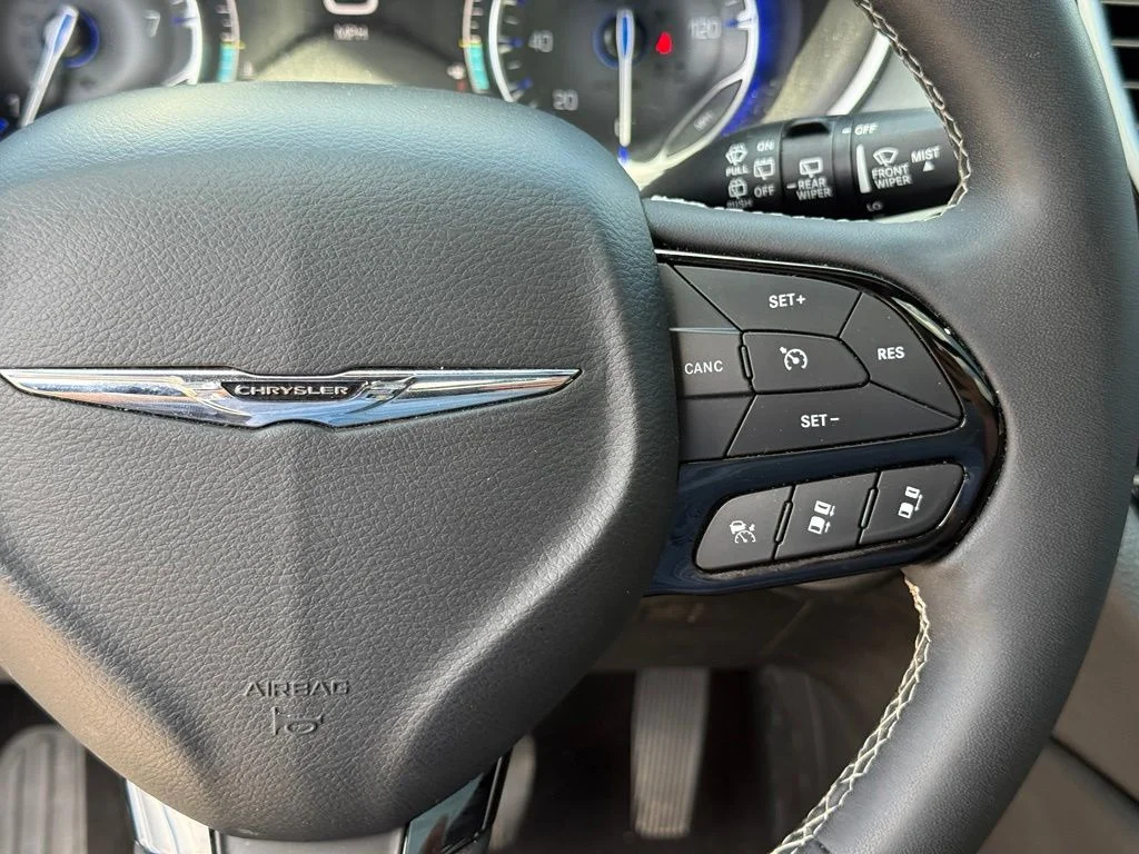 Used 2025 Black Chrysler Limited image 16