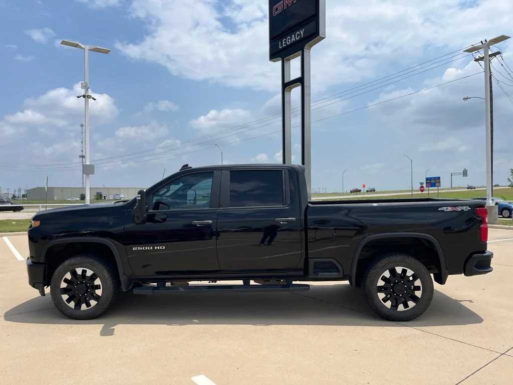 Used 2020 BLACK Chevrolet Custom image 3