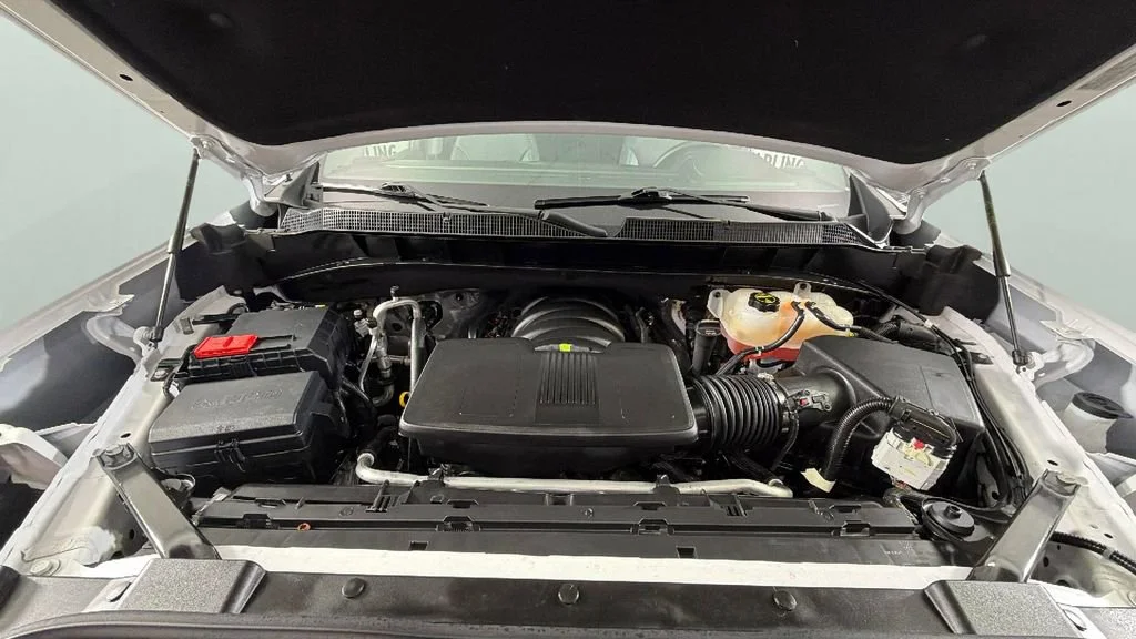 Used 2025 Summit White Chevrolet RST image 39