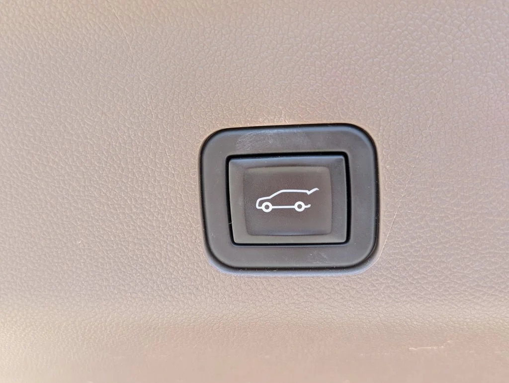 Used 2023 White GMC Denali image 37