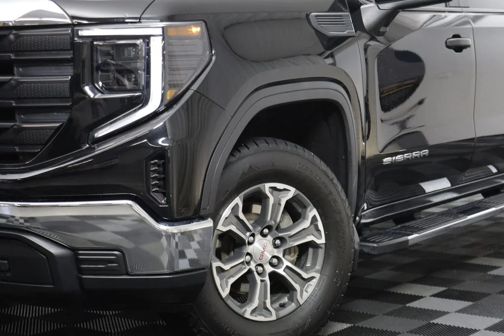 Used 2024 Onyx Black GMC Pro image 3