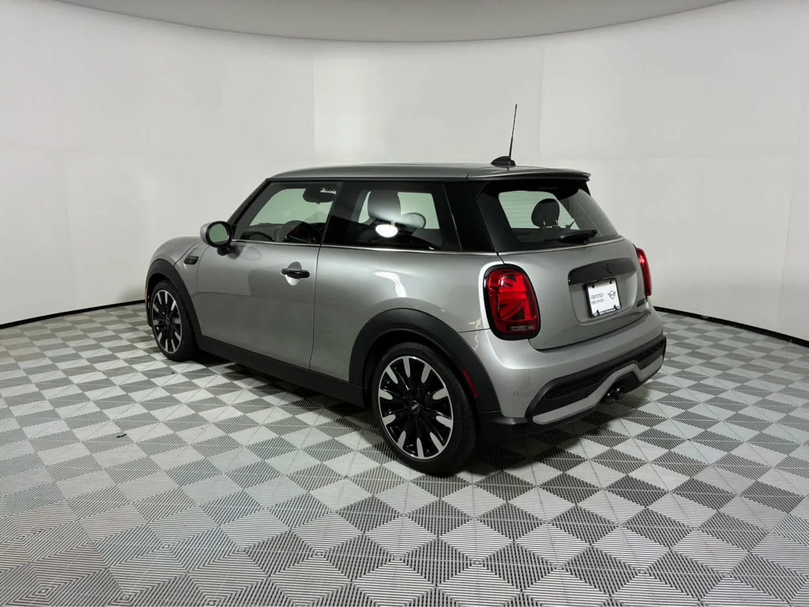 Certified Used 2024 Melting Silver III Metallic MINI Cooper S image 5