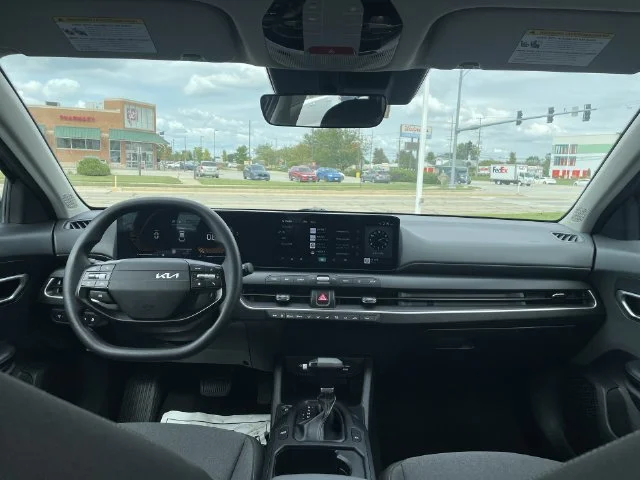 2025 Kia K4 LXS - Photo 37