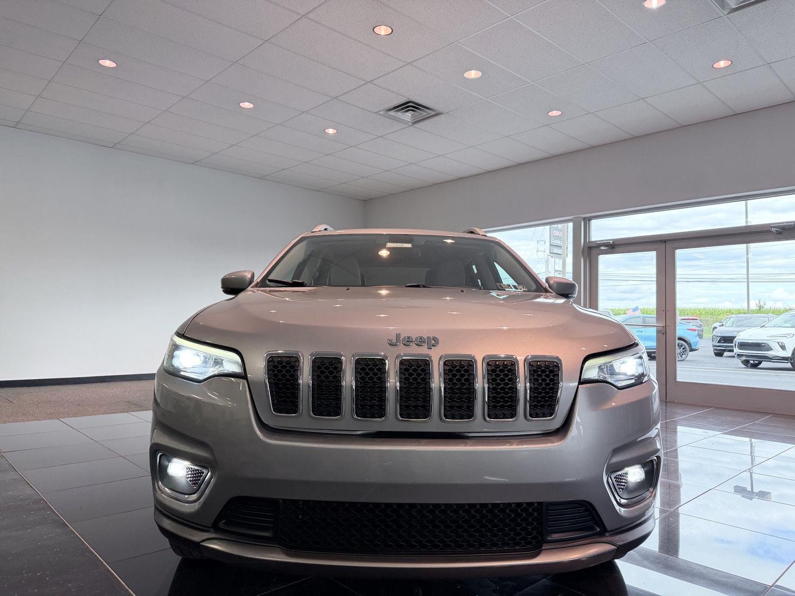 Used 2019 Billet Silver Metallic Clearcoat Jeep Limited image 19