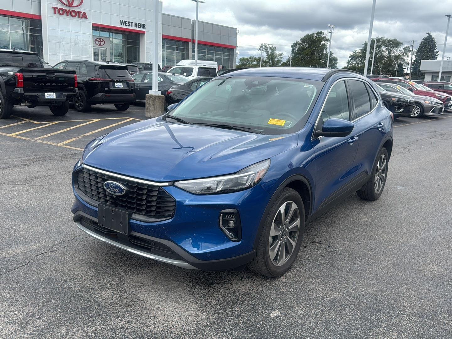Used 2023 Atlas Blue Ford Platinum image 3