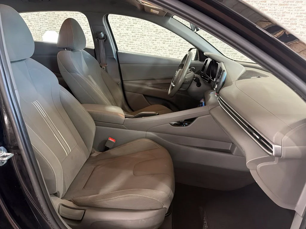 Used 2021 Phantom Black Hyundai SEL image 12