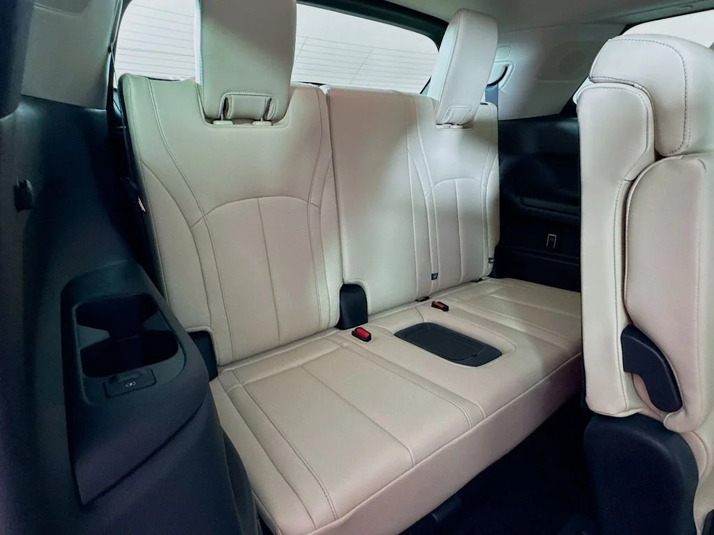 Certified Used 2025 White INFINITI LUXE image 38