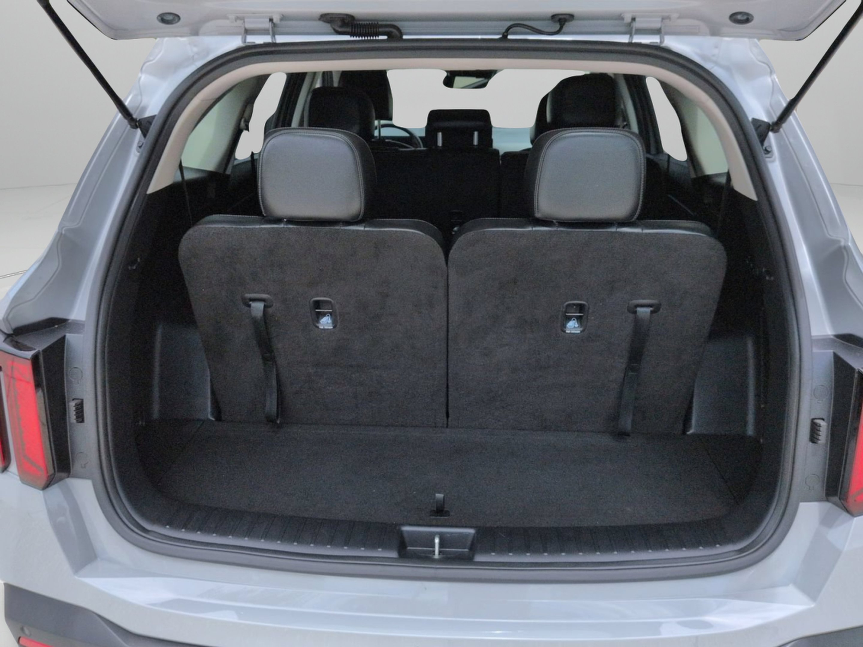 Certified Used 2025 Wolf Gray Kia S image 17