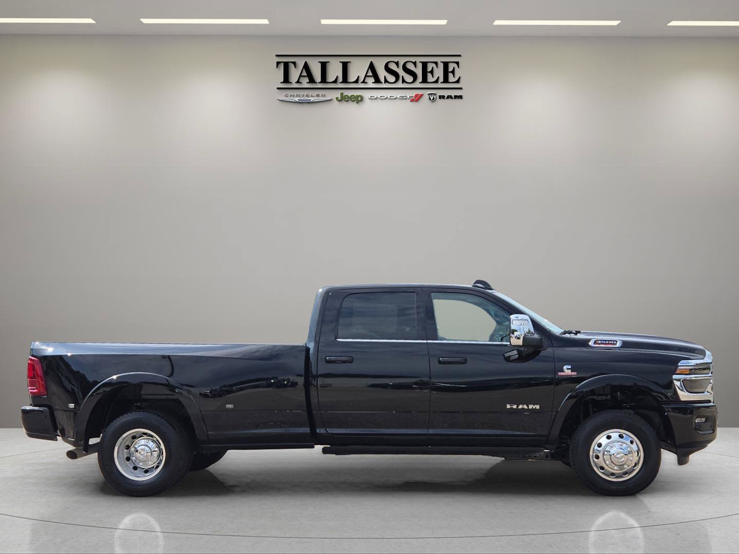 New 2026 Diamond Black Crystal Pearlcoat Ram Limited image 8