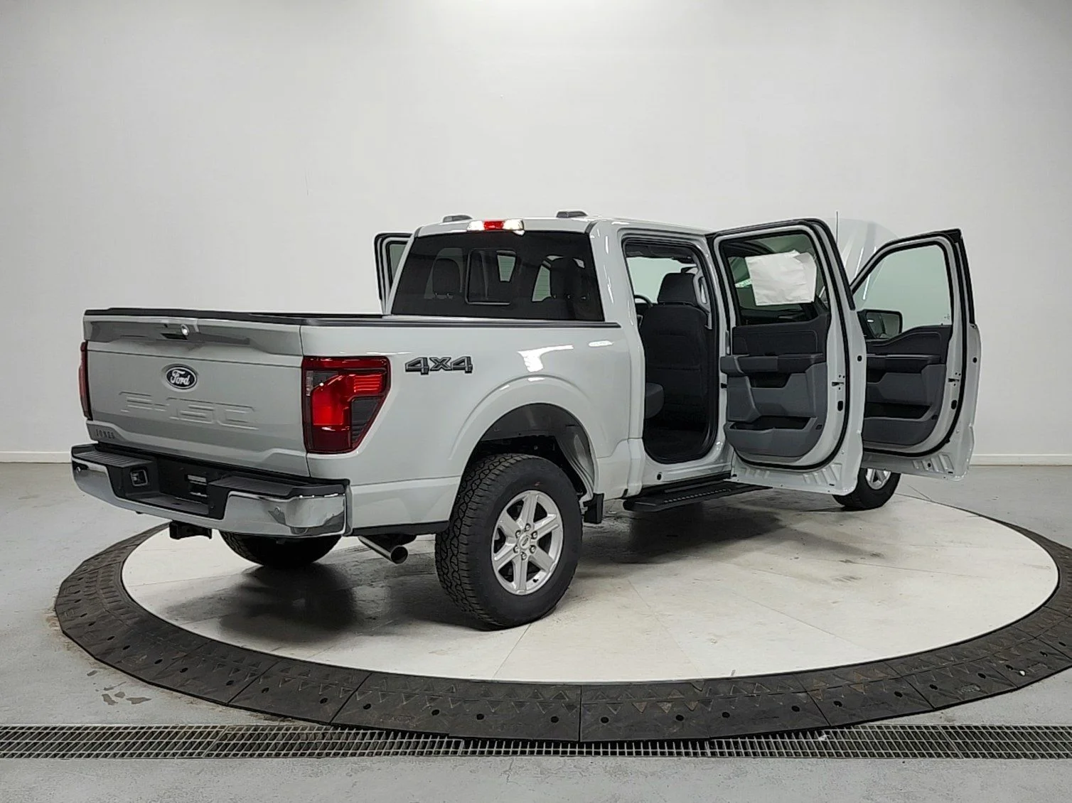 New 2026 White Ford XLT image 15