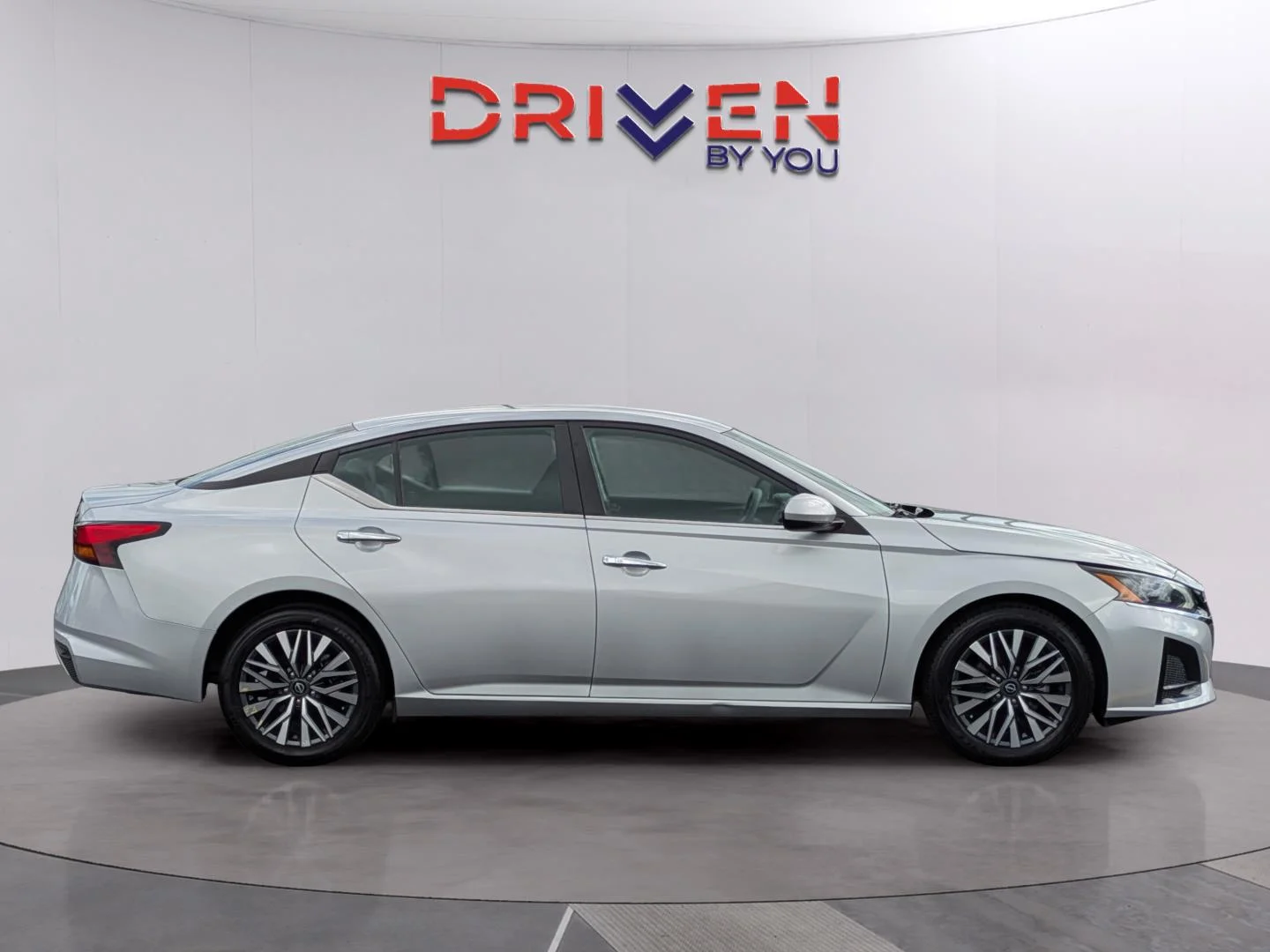 Used 2023 Brilliant Silver Metallic Nissan 2.5 SV image 6