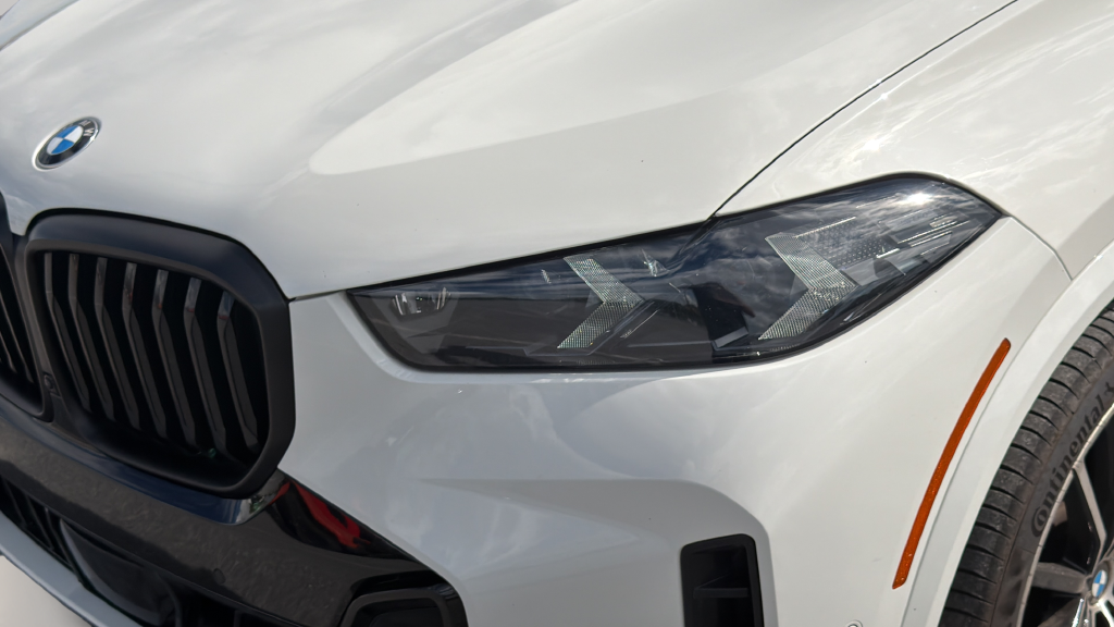 Used 2024 Alpine White BMW sDrive40i image 13