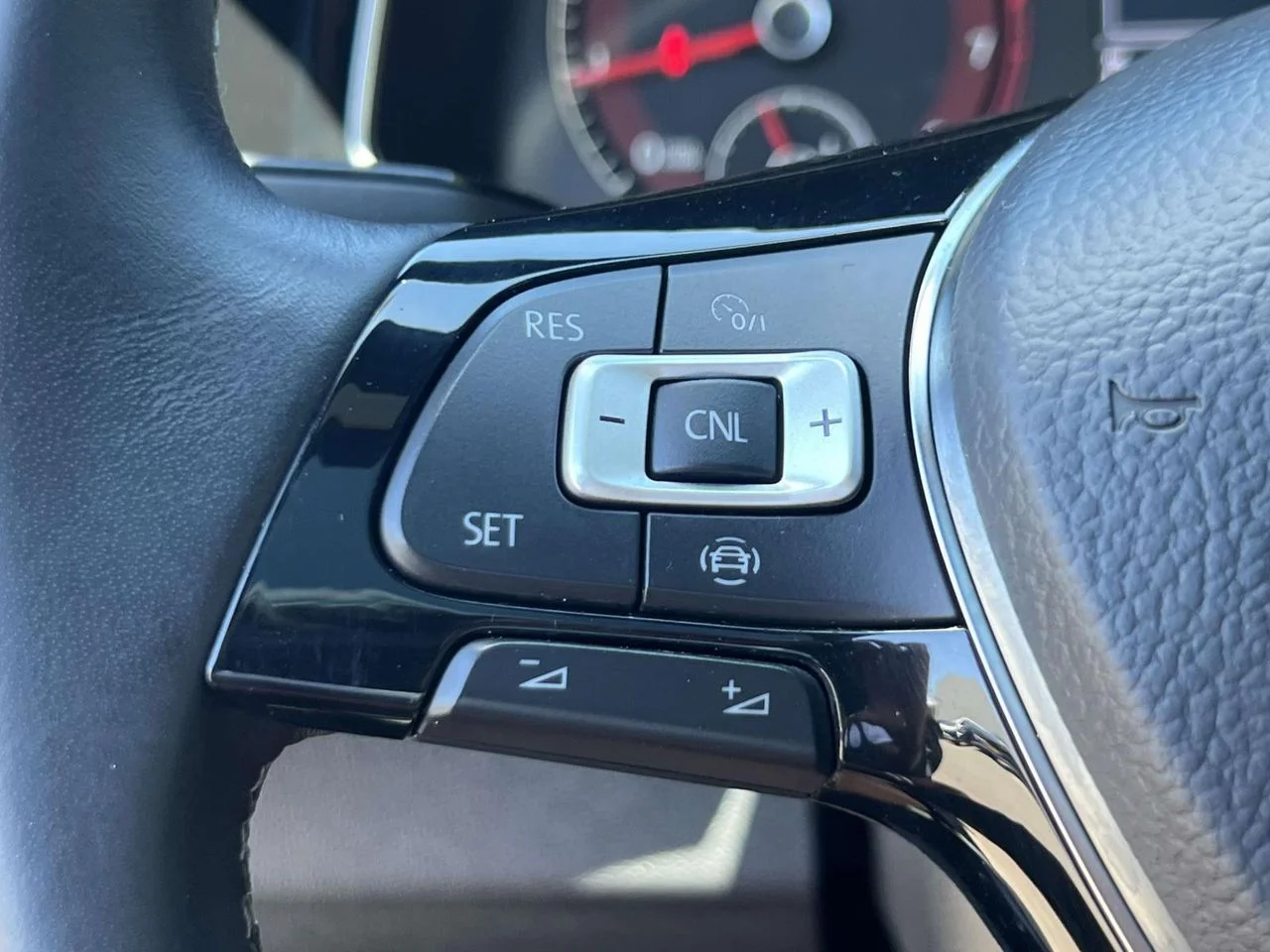 Used 2019 Deep Black Volkswagen 1.4T R-Line image 33