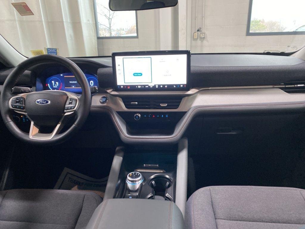 Used 2025 Vapor Blue Ford Active image 4